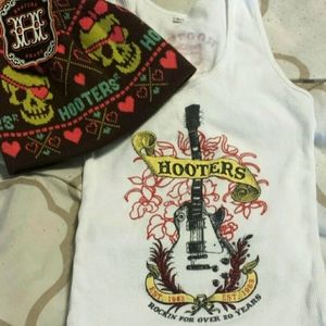 Hooters beanie and tank